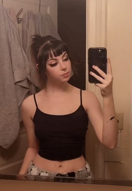 OkayGnomie naked pornstar pic