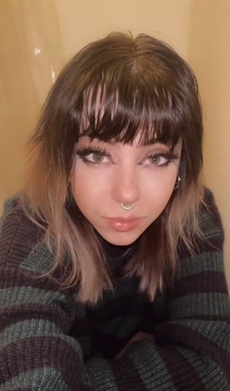 OkayGnomie sexy actress galleries