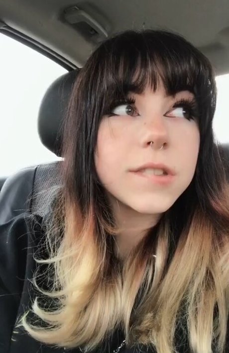 OkayGnomie model nude img