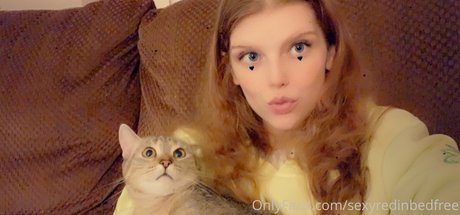 sexyredinbedfree art model image
