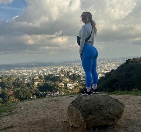 Lauren M erotic pornstar img