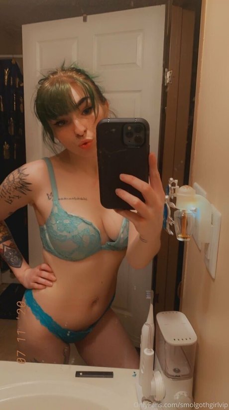 smolgothgirlvip model hot picture