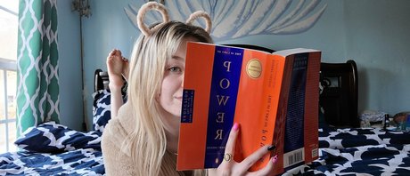 Sativa Skies hot actress img