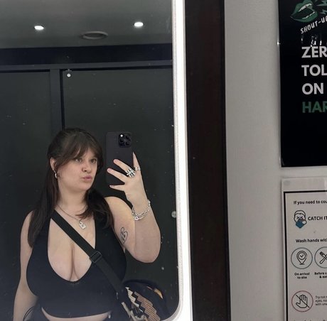 Charlotte A hot star image