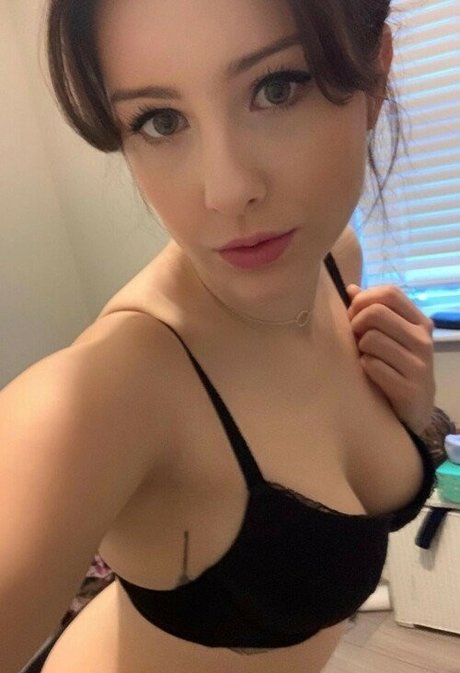 Erin Moore star pretty galleries