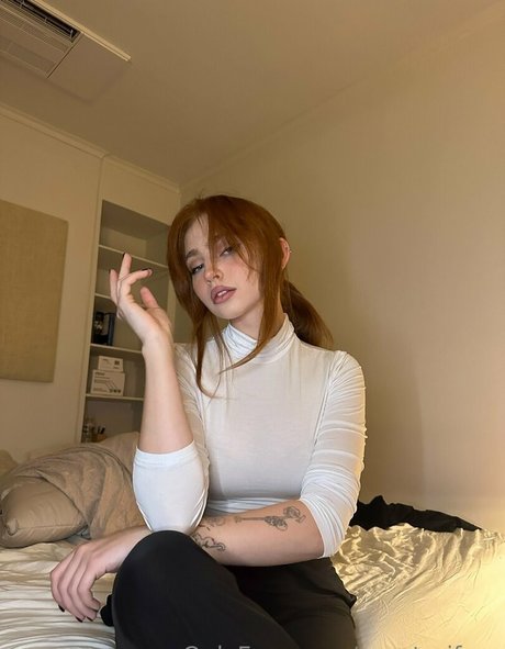 renatarifree nude model photo