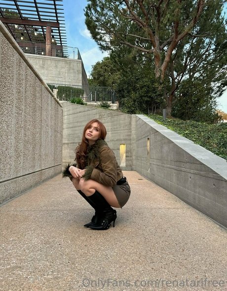 renatarifree star naked photo