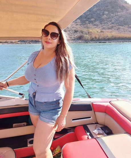 Lucero model naked picture