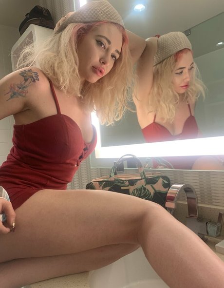 modeljenn naked pornstar pictures