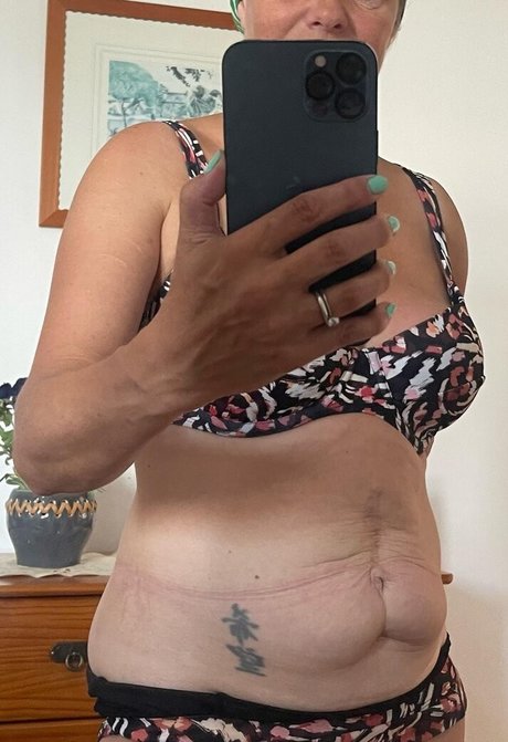 Sarah Cawood beautiful pornstar gallery