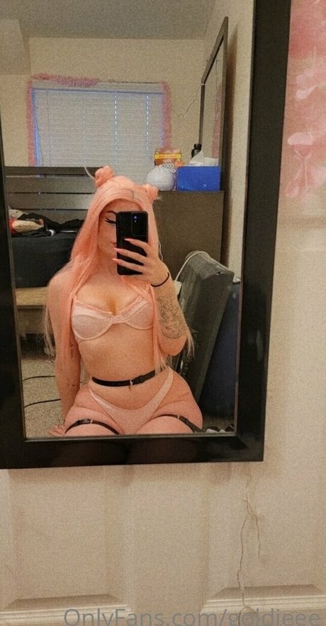 goldieee star perfect photos