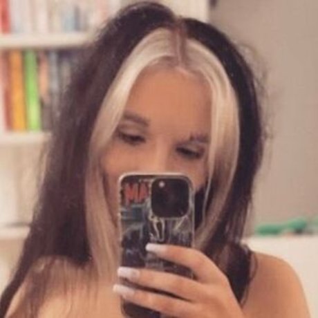 Pillie model art gallery