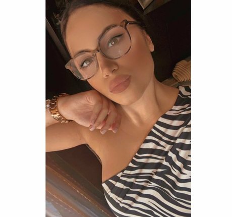 dhmhtra katee model adult image