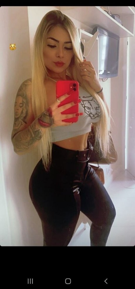 Isatainaa adult model pictures