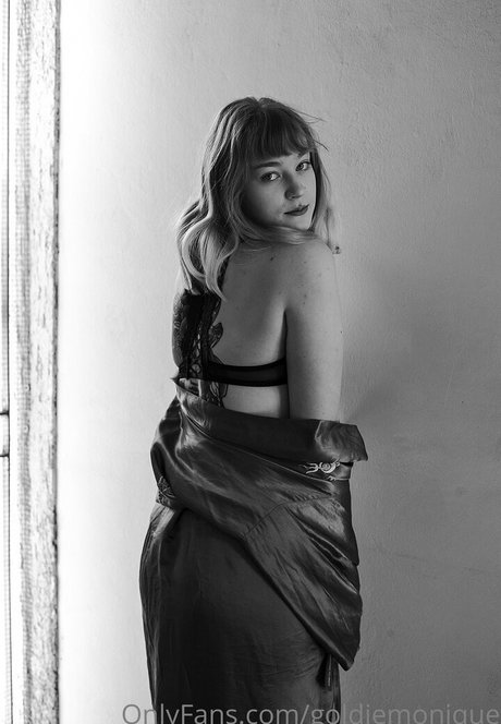 goldiemonique art model pictures