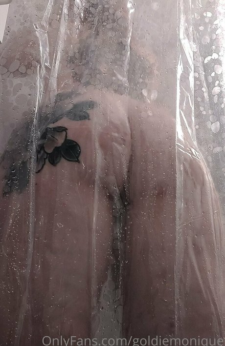 goldiemonique naked model image