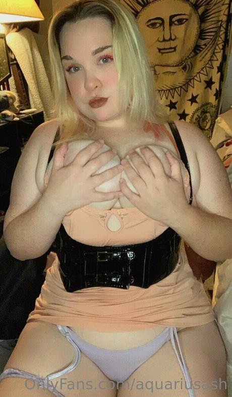 aquariusash sexy star image