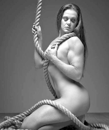 emij 32 xxx actress pictures