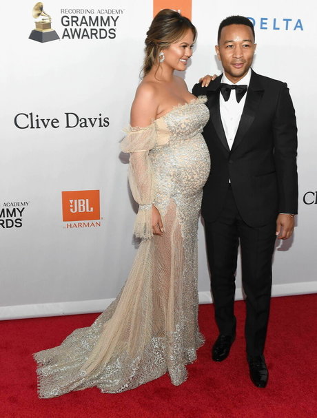 Chrissy Teigen model hot img