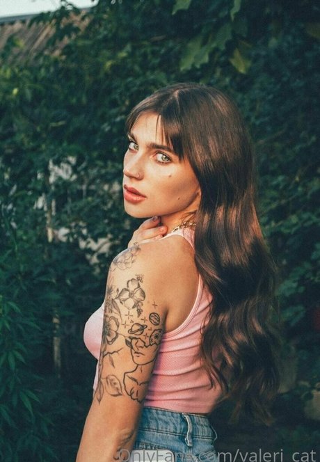 Valeri Catwoman naked pornstar gallery