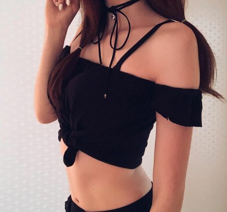 foxperryunofficial model nude photo