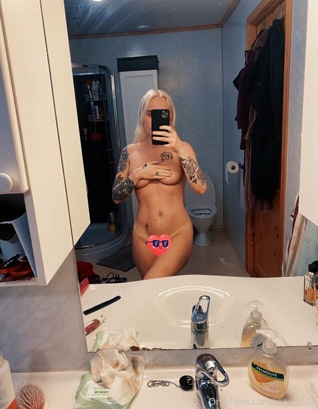 izzy 2505 xxx actress img