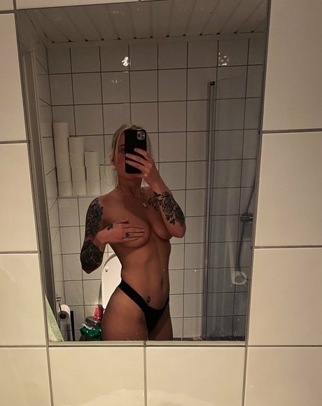 izzy 2505 erotic pornstar photos