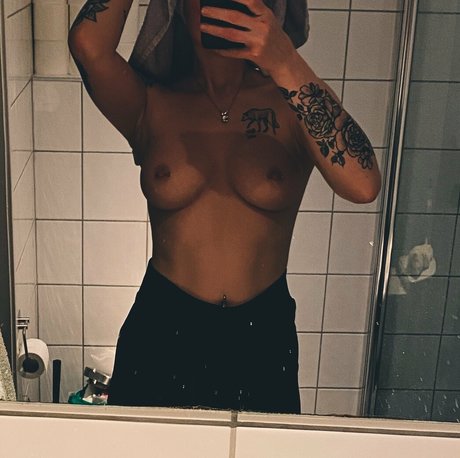 izzy 2505 nice pornstar photo