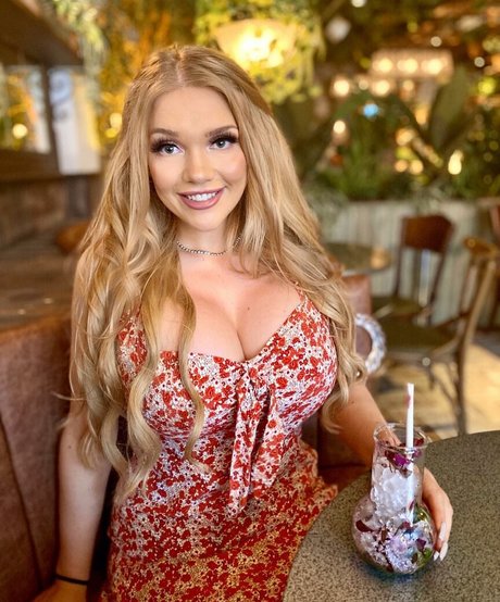 Lucy May Dawson beautiful model pic