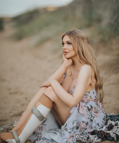 Lucy May Dawson model free photos