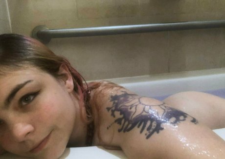 demonicdollyyysfw model nude picture