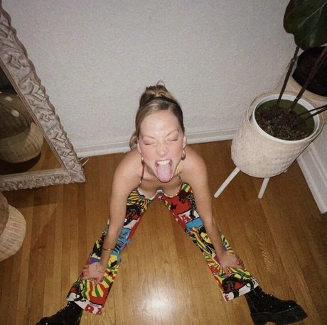 Luna Montana nice pornstar pictures