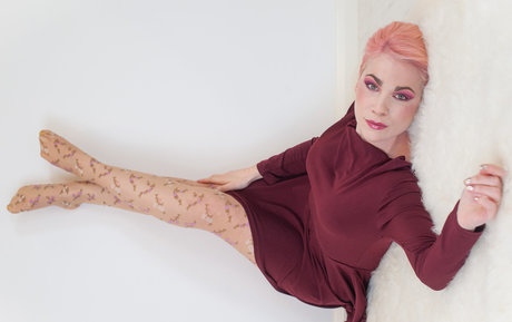 bombchel naked actress img