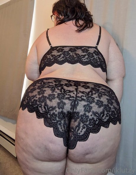 iklutzy pornographic star img