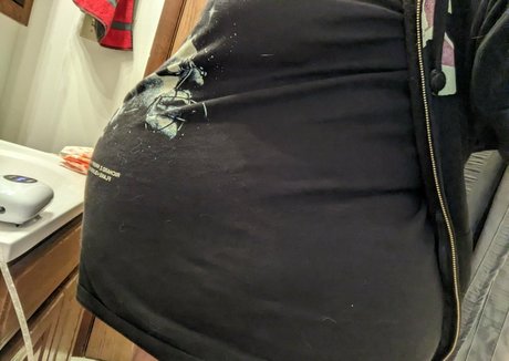 iklutzy nudes model image