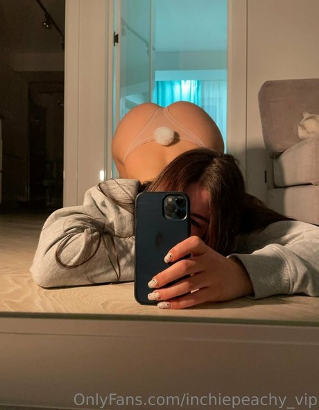 inchiepeachy pornstar erotic images