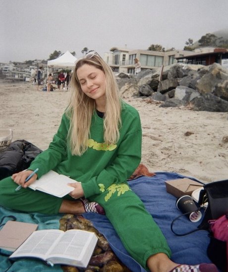 Natasha Bure star art pic