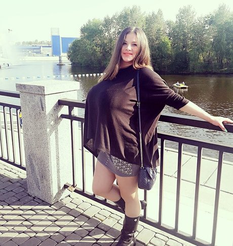 Nadin Shcherban hot actress img