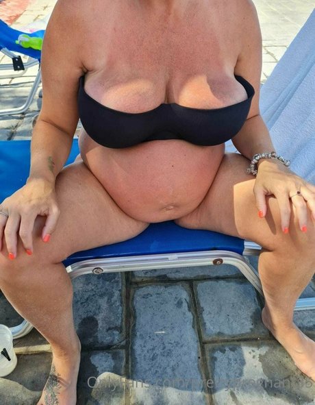 Pretty Pregnant porn actress img