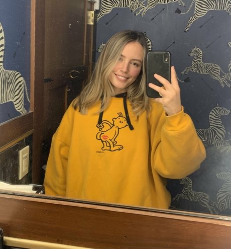 BlowMeNaomi art model galleries