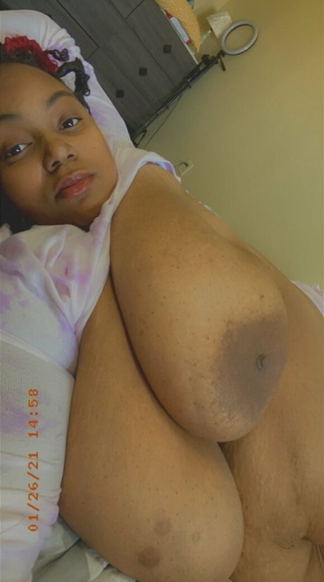 dreamyjuggz nice model pic