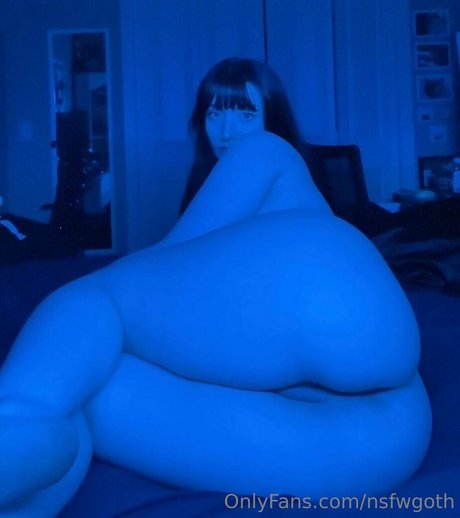 nsfwgoth Quick photo