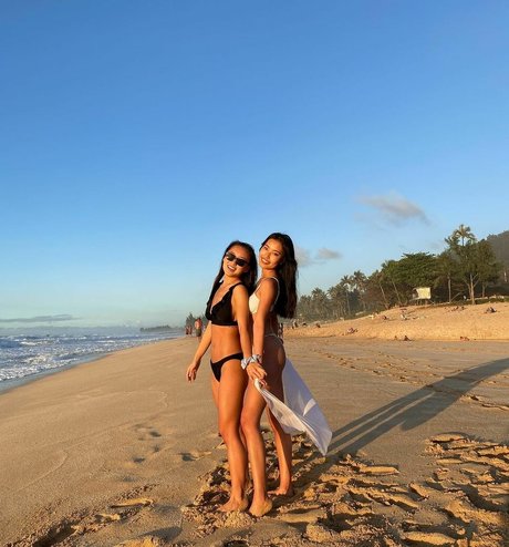 Marissa Ren erotic pornstar photos