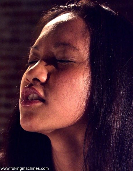 Loni Punani model sexy galleries