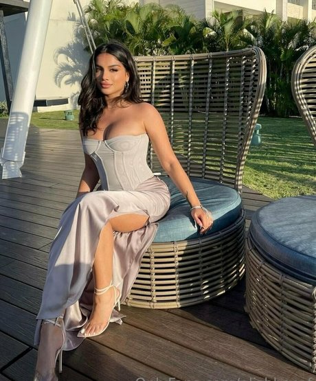 alishbasof exclusive model img