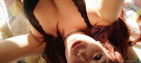 sweeteely naked pornstar img