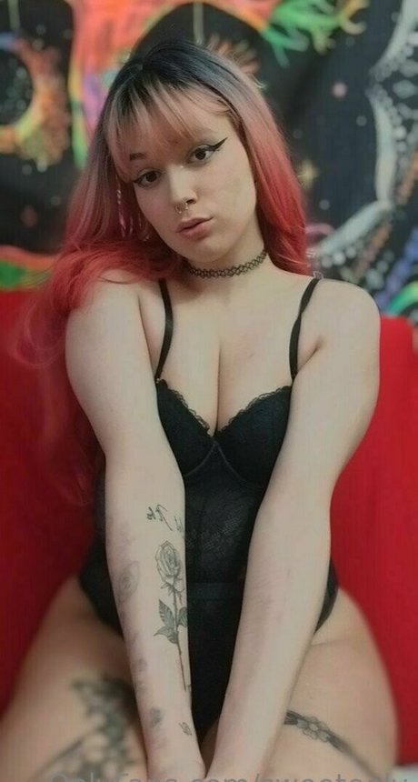 sweeteely nude actress pictures