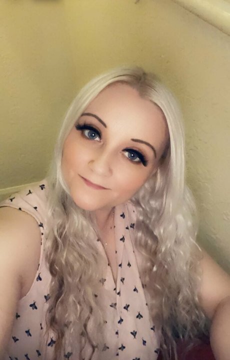 petitiepolly model nude pic