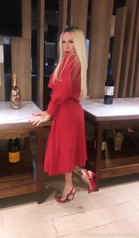 fabiolavoguel naked star img