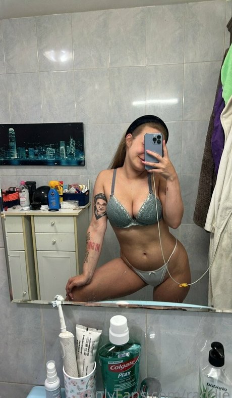 Raddie Llod pornstar exclusive image